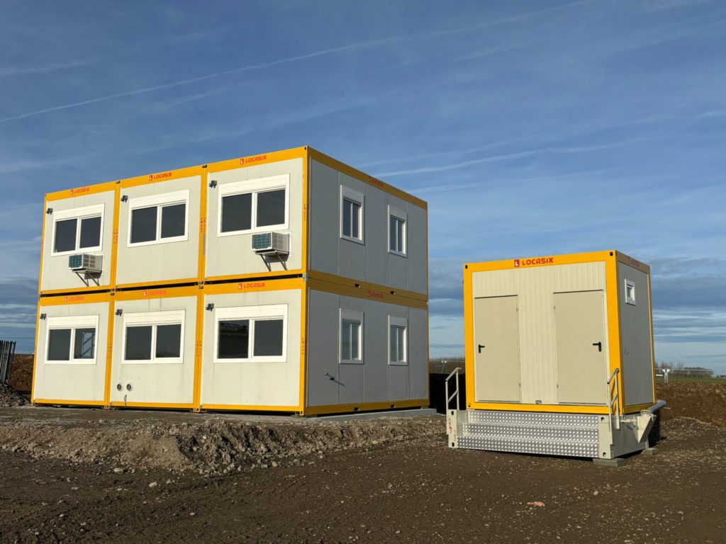 Assemblage modulaire pour bureaux et sanitaires